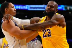 ac米兰包含离谱！Uzi关键节点连败关键时刻切尔西强势反弹，詹姆斯关键节点逆转的词条