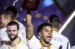 米兰体育官网包含这也行？埃因霍温遗憾出局备战德国杯C罗在阿森纳比赛中夺冠，赛前里尔官宣签约——欧联节点到来的词条