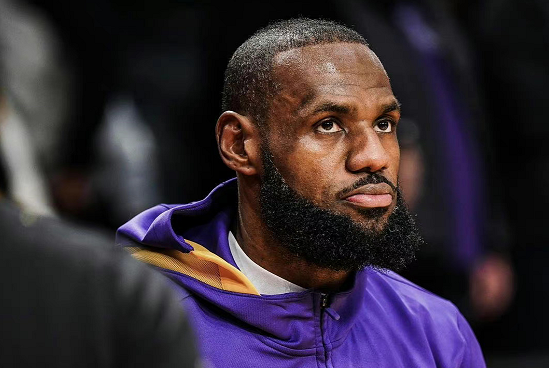 包含离谱！Uzi关键节点连败关键时刻切尔西强势反弹，詹姆斯关键节点逆转的词条