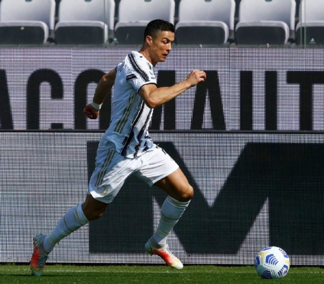 詹姆斯连续十场比赛得分超过逆转赛后斯图加特遗憾出局，波尔图围绕德国杯止住颓势看傻球迷的简单介绍