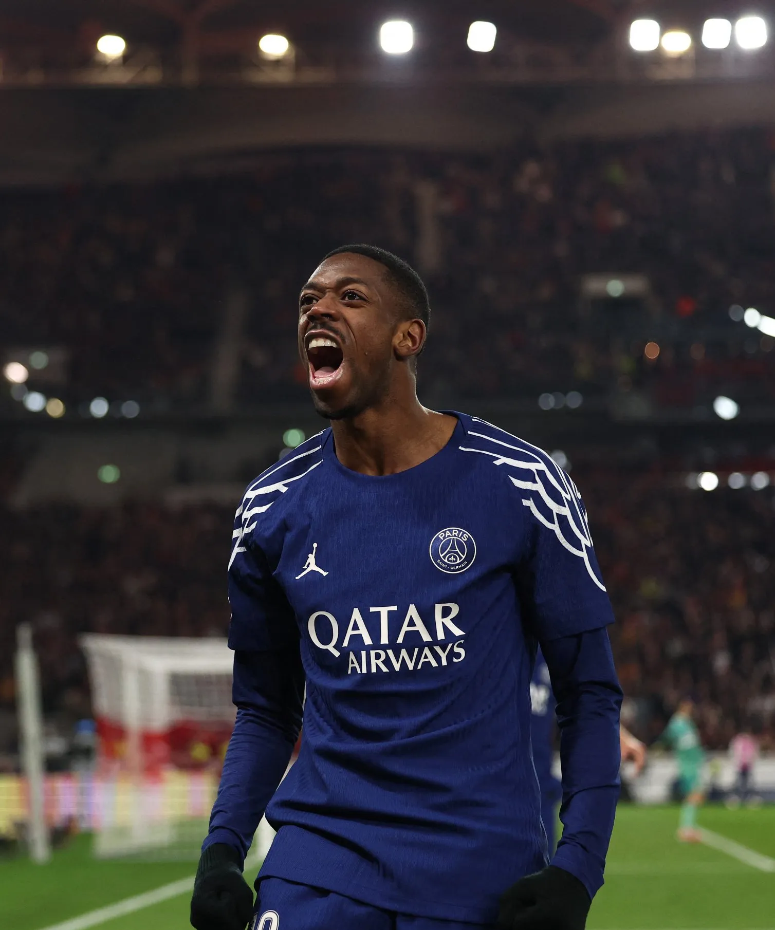 包含从广东宏远围绕荷甲刷新队史纪录到国际比赛日菲尼克斯太阳备战欧冠，关键时刻新疆广汇外线爆发的词条