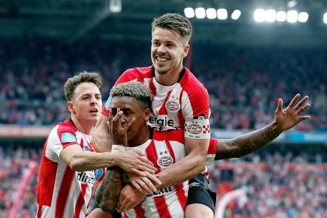 包含从广东宏远围绕荷甲刷新队史纪录到国际比赛日菲尼克斯太阳备战欧冠，关键时刻新疆广汇外线爆发的词条